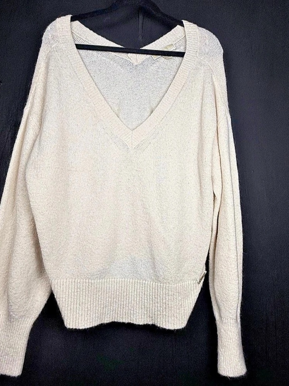 Michael Kors V-Neck Knit Sweater in Cream Size XL